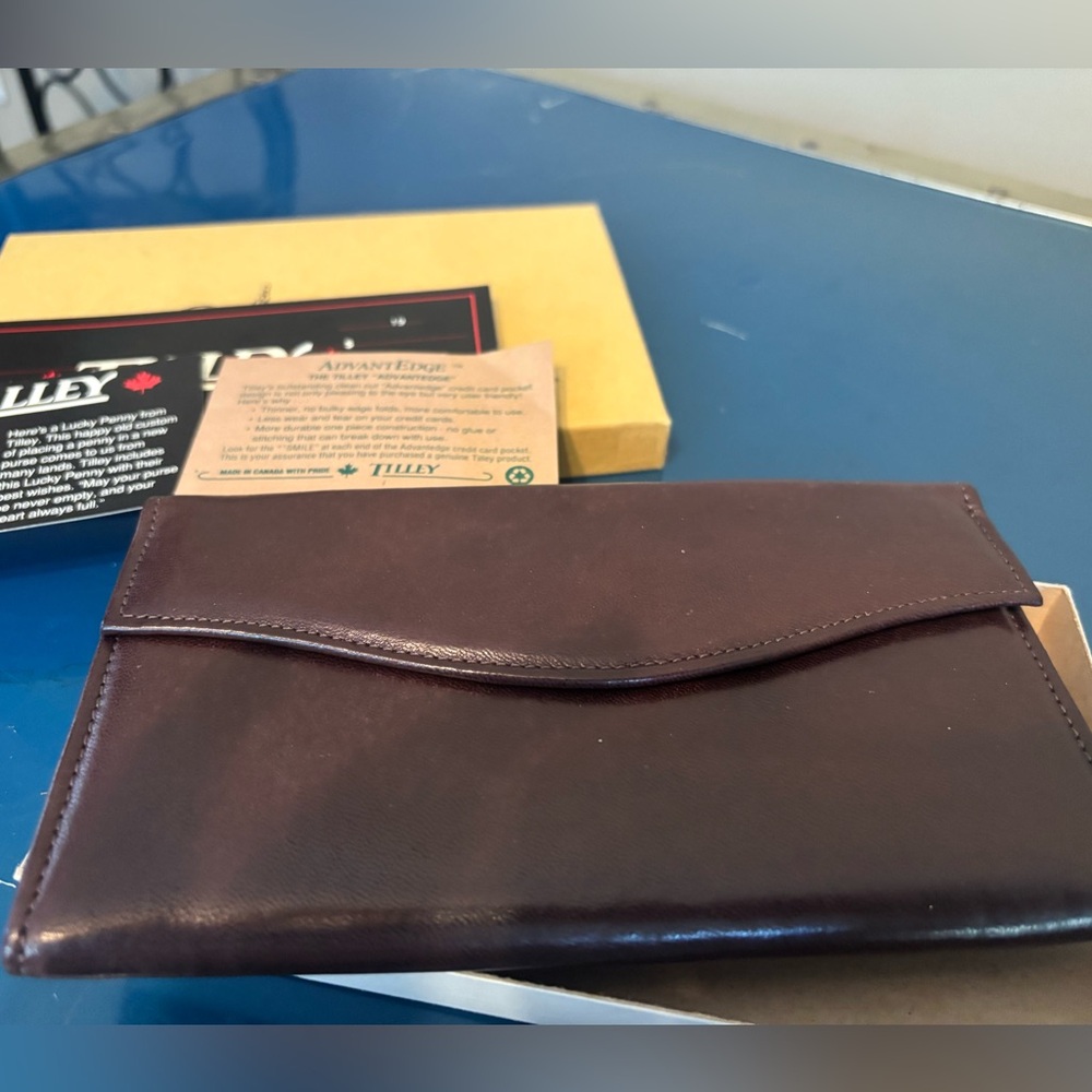 TILLEY Vintage Sheepskin Leather Trifold Wallet, with Original Packaging, SOFT
